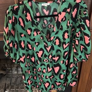 Jodifl size large, dark green satin top.